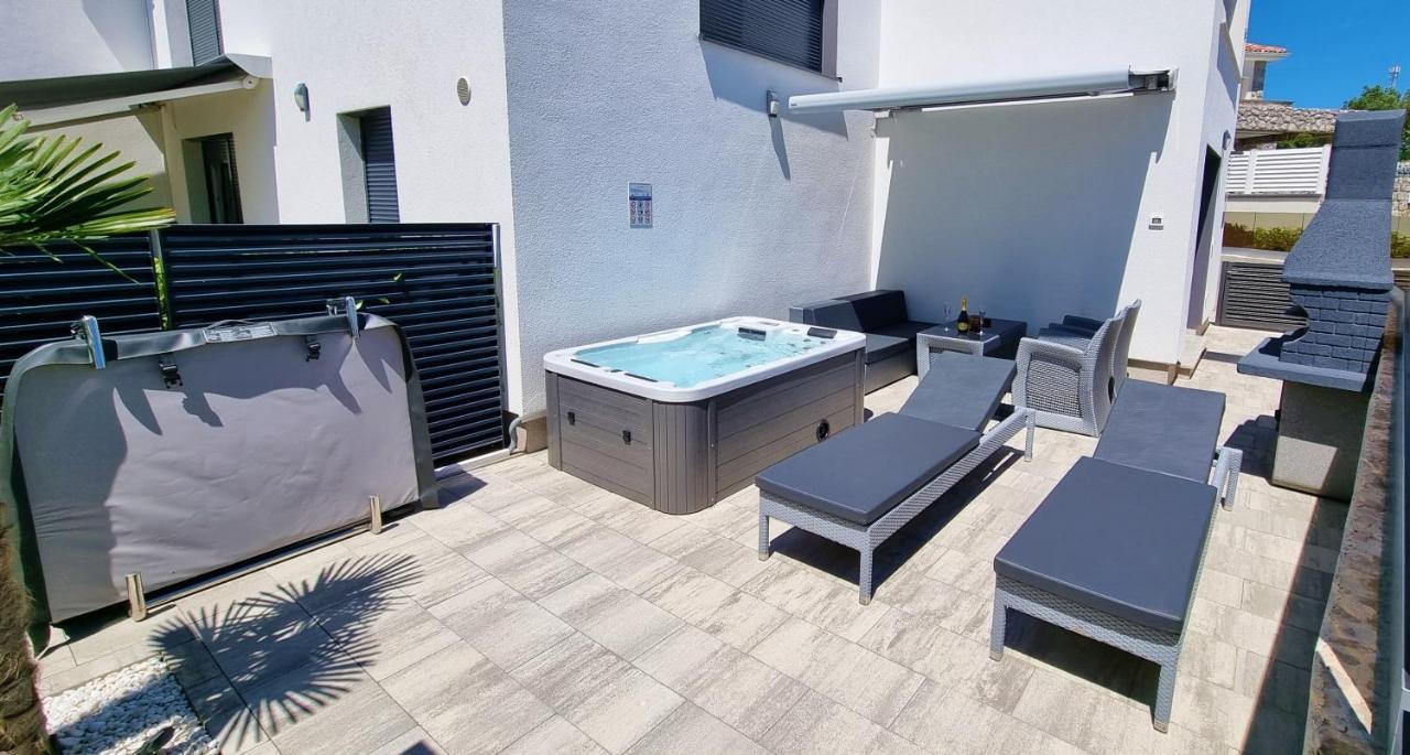 Bartol Luxury Apartments Krk Croatia, With Own Hot Tub - Whirlpool Krk Town Exteriör bild
